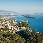 In With Sea View, Terrace, Air Conditioning, Wifi 4552-9 * Supetarska Draga